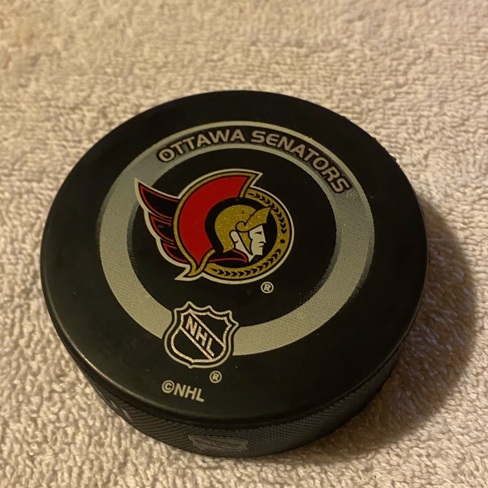 Ottawa Senators NHL Official Hockey Game Puck